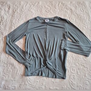 Athleta girls size XXL or 16 light green knot front shirt, Play condition
